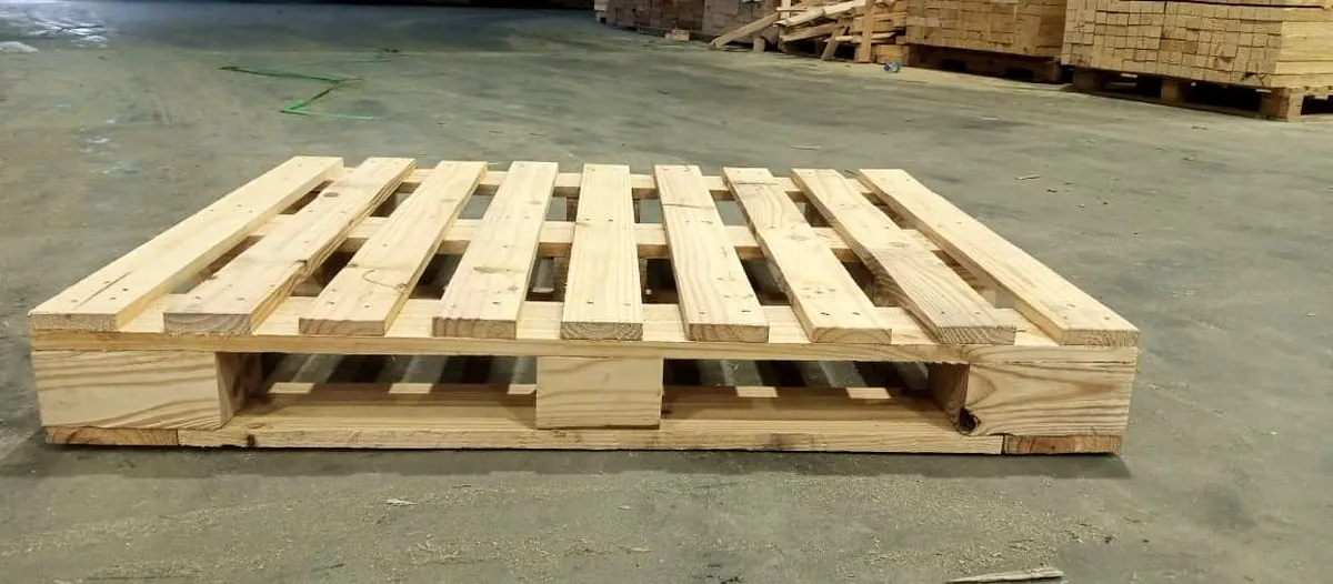 Clean finished stringer pallet, side profile